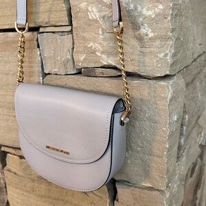 Michael Kors Jet Set half Dome Cream Pebbled Leather Small Crossbody Gold EUC